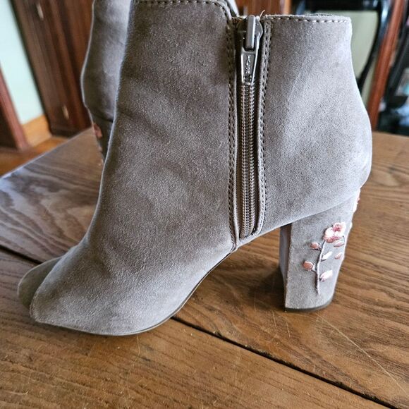 Candies Gray Pink Floral Peep Toe High Heel Booties Size 9 Suede Open-Toe Boots - Picture 11 of 12